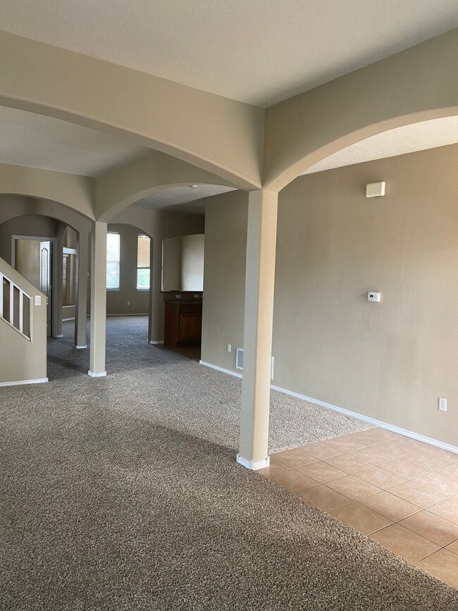 Building Photo - Beautiful 5 BR, 3BA, 3300 Sqft Home in Rio...