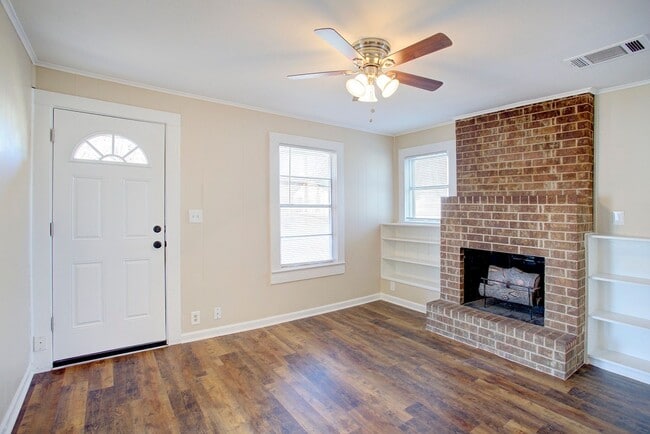 Building Photo - Available Mid July! 3-bedroom 1 bath for lease in Cleburne