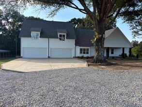 Building Photo - 620 Diffee Rd