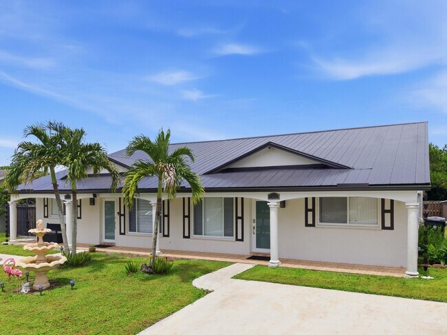 Building Photo - 1320 Riverside Cir