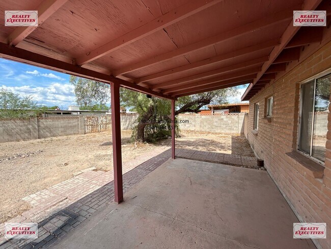 Photo - Tucson Blvd & Irvington Rd area - 4 Bedroo... House