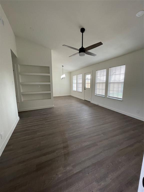 Building Photo - 1700 Garden Villa Dr