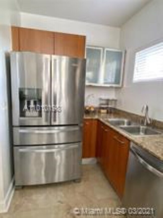 Foto del edificio - 3299 Bird Ave