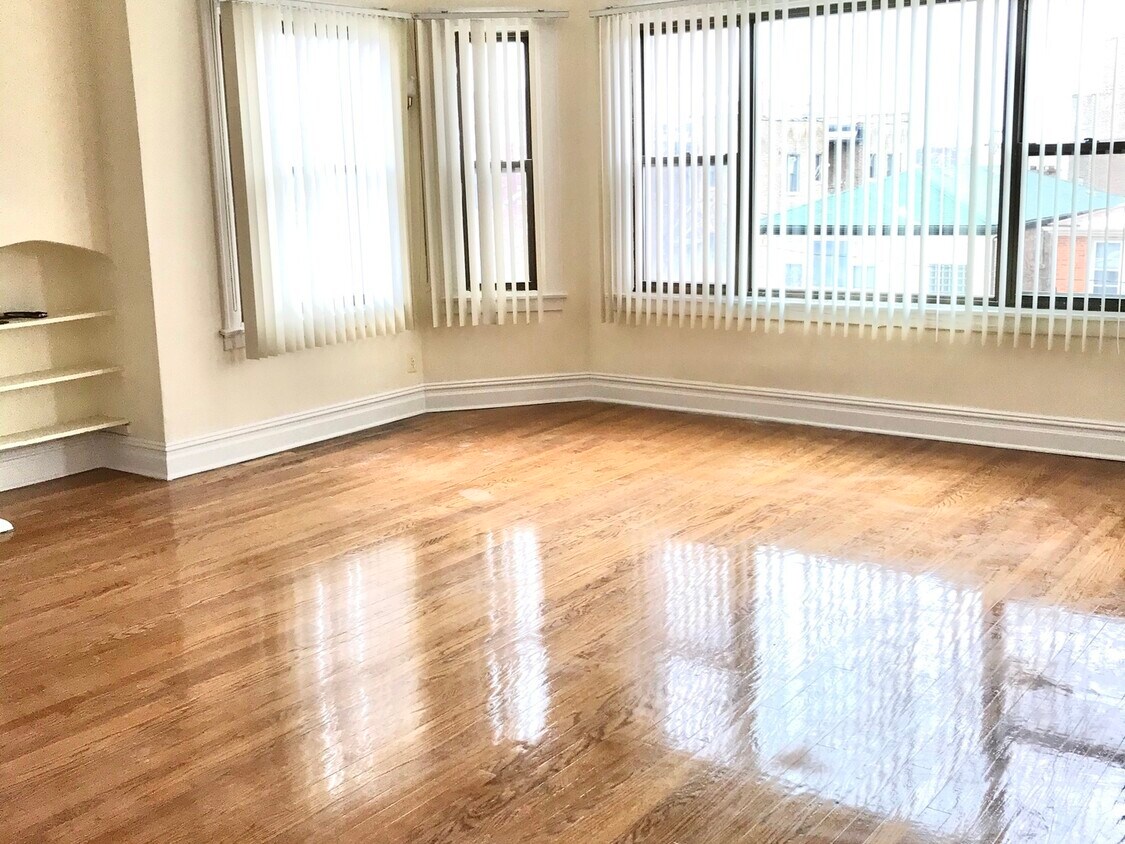 Foto principal - 7520 S Yates Blvd