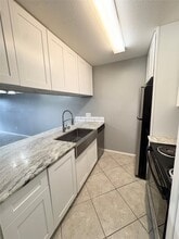 Building Photo - 3015 Walnut Bend Ln
