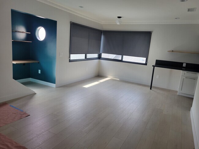 Nook and dining area - 10647 Whipple St