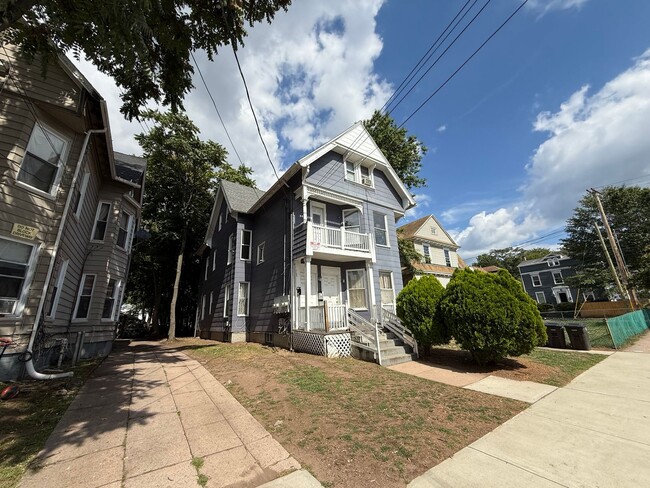 Building Photo - 745 George St