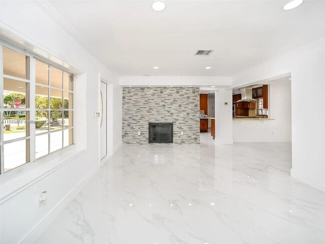 Building Photo - 5833 SW 38th St