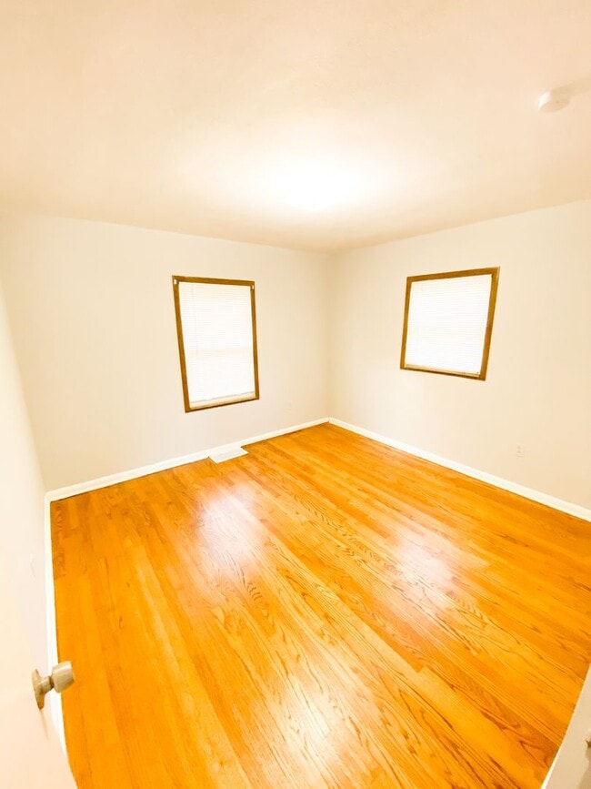 Building Photo - 311 E Arlee Ave