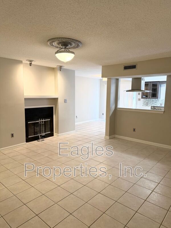 Building Photo - 2002 Stephens Ct