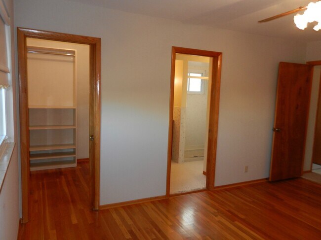 Foto del edificio - 5819 Oak Branch Dr