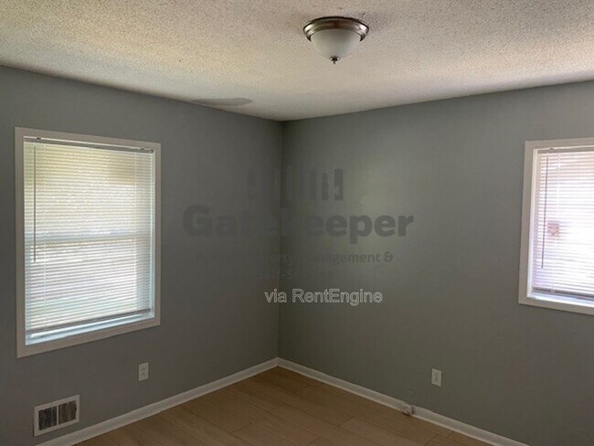 Foto del edificio - 8202 Attleboro Dr