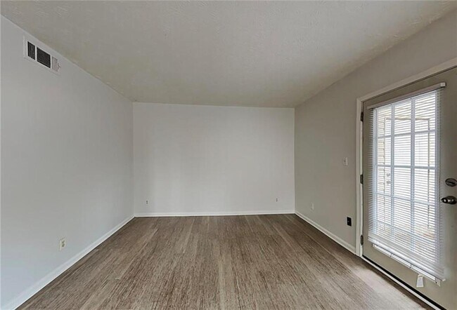 Building Photo - 8577 Parkside Dr