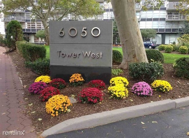 Building Photo - 6050 Kennedy Blvd E