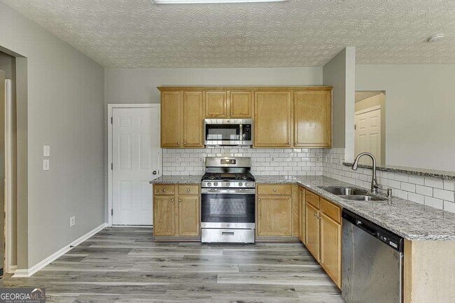 Foto del edificio - 678 Clairidge Elm Trail SW