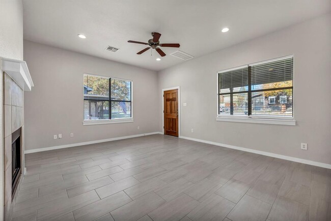 Building Photo - 1711 E 16th St