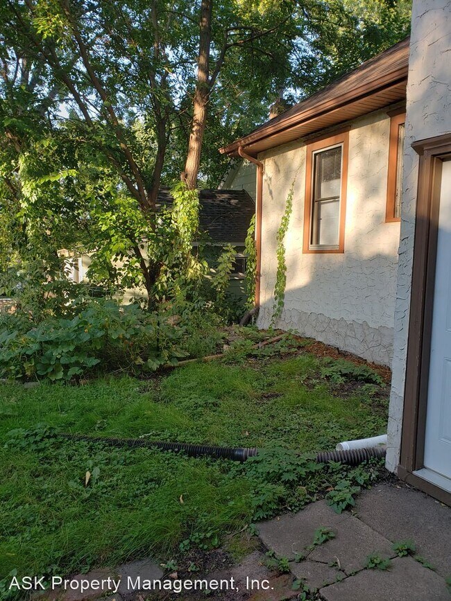 Building Photo - 3 br, 1 bath House - 521 Stryker
