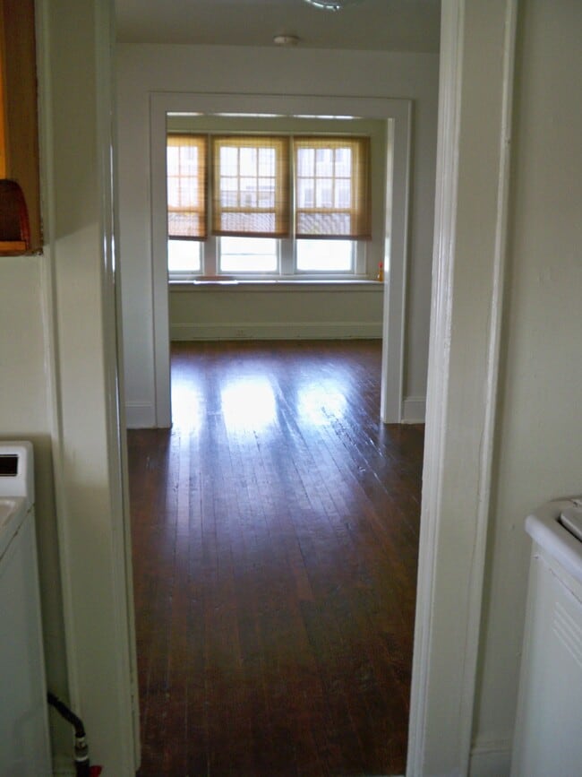 Building Photo - 308 S 3rd Ave