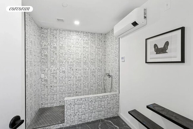 Building Photo - Charming Studio Condo in Brooklyn