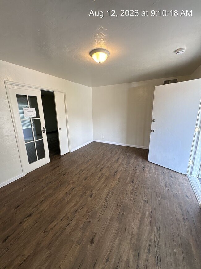 Foto del edificio - 1021-1033 W Tulare Ave