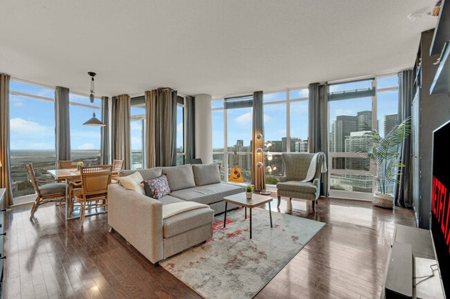 Building Photo - 231 Fort York Blvd