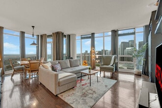 Building Photo - 231 Fort York Blvd