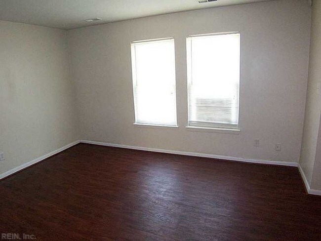Foto del edificio - Newly Updated 3 Bedroom Town home