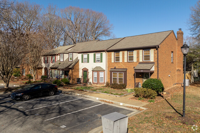 Building Photo - Stratford Manor