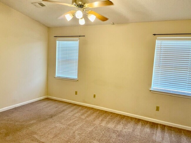 Foto del edificio - 1428 Southern Gardens Dr
