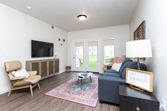 2BR, 2BA - 1,048SF - Living Room - Altair at Riverwalk