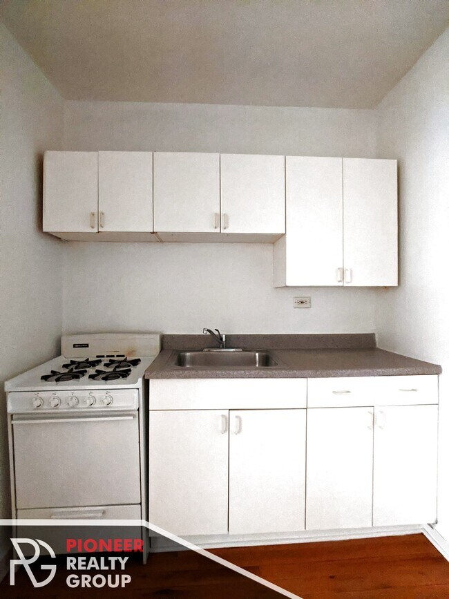 Foto del edificio - 546 W Wellington Ave