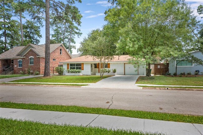 Foto del edificio - 6023 Pineshade Ln