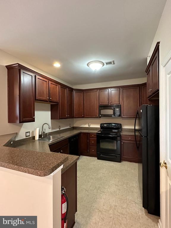 Building Photo - 702 Van Gogh Ct