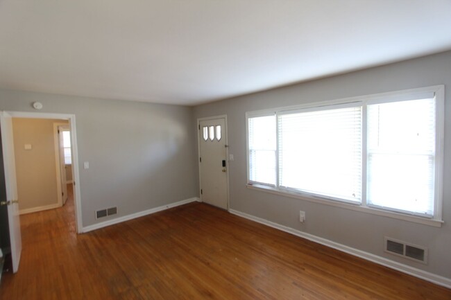 Foto del edificio - 3 Bedroom, 1 Bath!  New on the Market and ...