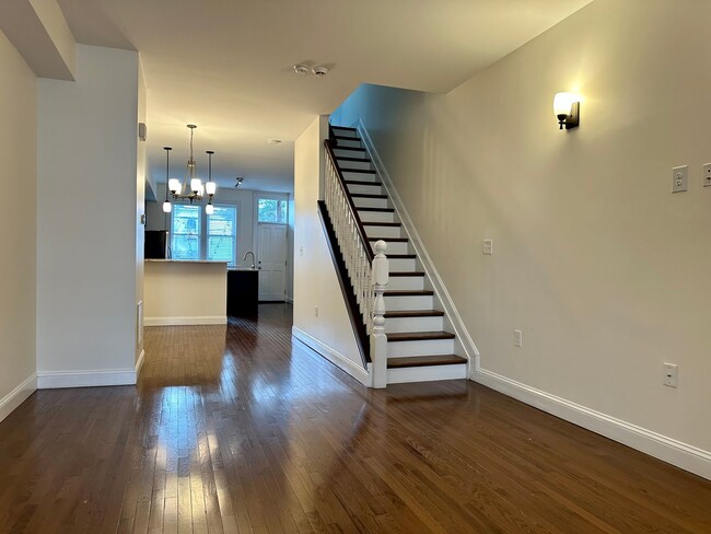 Foto del edificio - Charming  2Bed/2Bath in Patterson Park