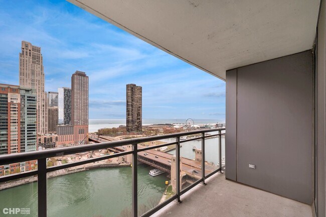 Building Photo - 450 E Waterside Dr