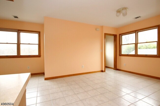 Foto del edificio - 661 E Main St