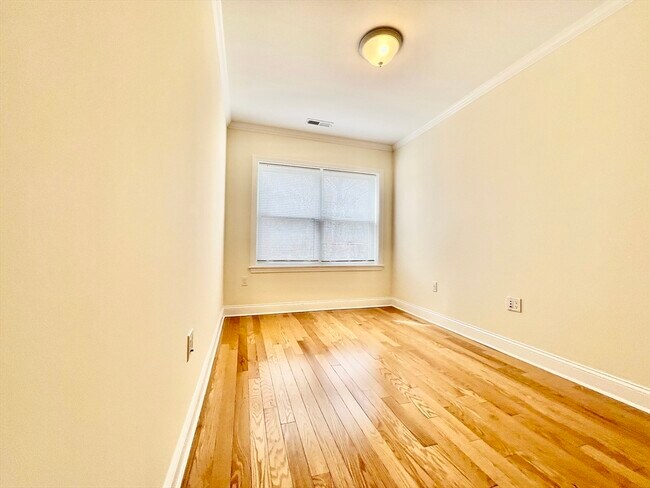 Foto del edificio - 124 Thornton Rd