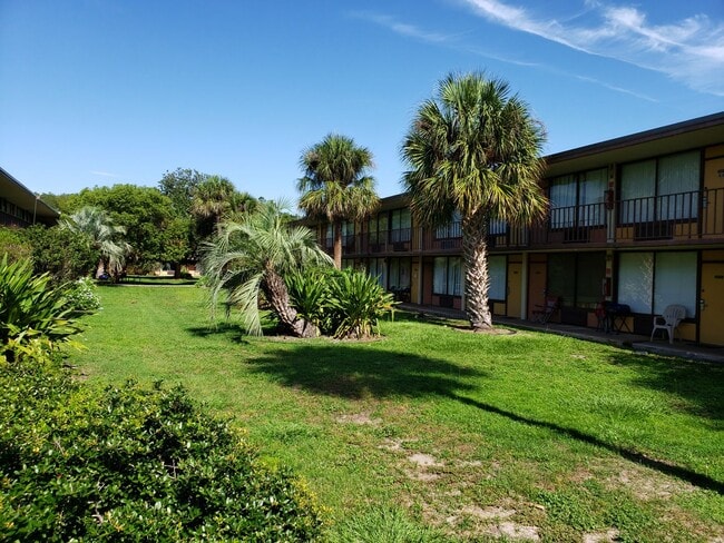Building Photo - Studio/Efficiency Condo Near Florida Mall;...