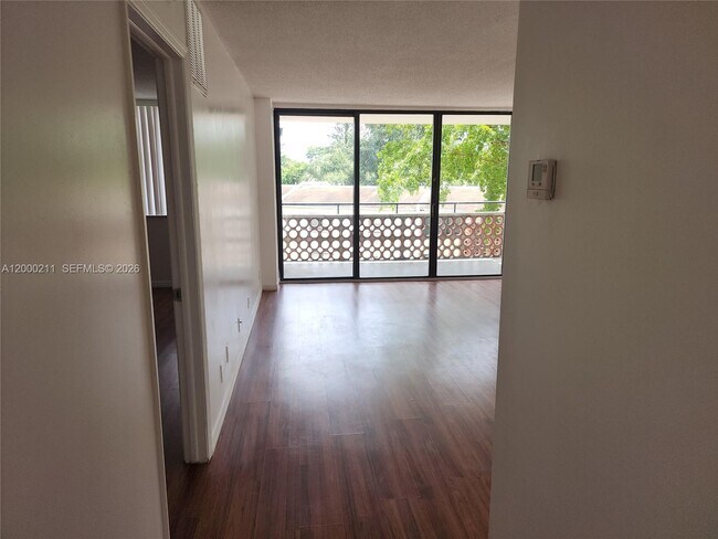 Foto del edificio - 4222 Inverrary Blvd