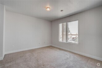Building Photo - 8070 W Russell Rd