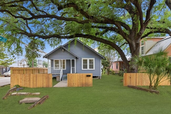 Building Photo - 5114 Schuler St