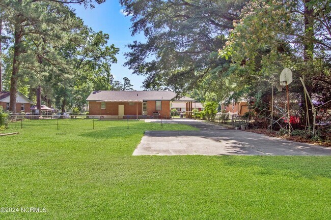 Building Photo - 131 Cole Dr