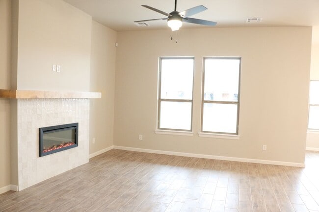 Building Photo - Brand New Home in Shawnee!