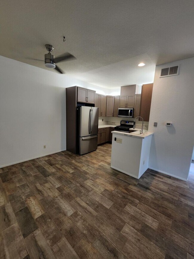 Building Photo - Meadow Brook Village: Lower 1 Bedroom 1 Ba...