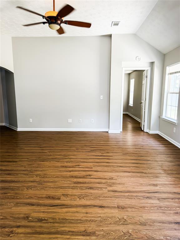Building Photo - 627 Linden Ln