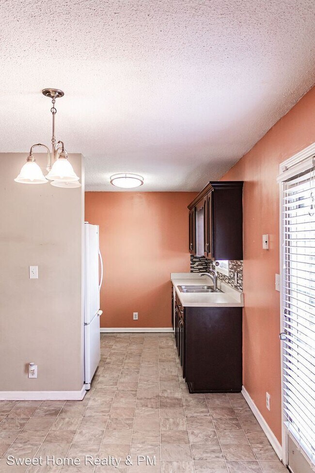 Foto del edificio - 1640 Cedar Springs Cir