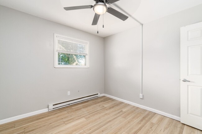 Building Photo - 721 Reinhard Ave