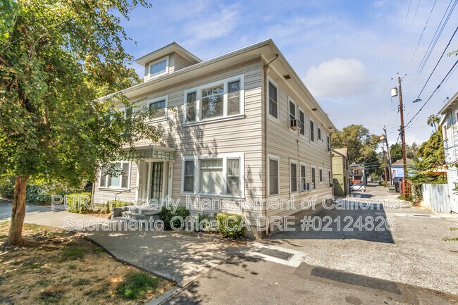 Building Photo - 816 22nd St