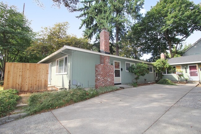 Building Photo - 8829-8833 SE 16th Ave